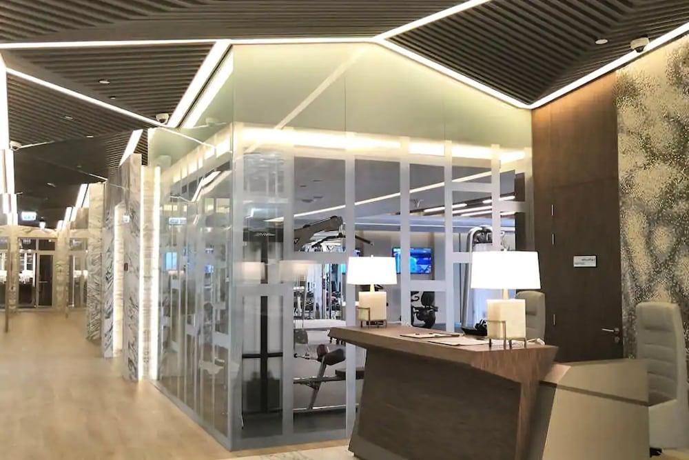 Royal M Hotel Abu Dhabi By Gewan Bagian luar foto The control room at the airport