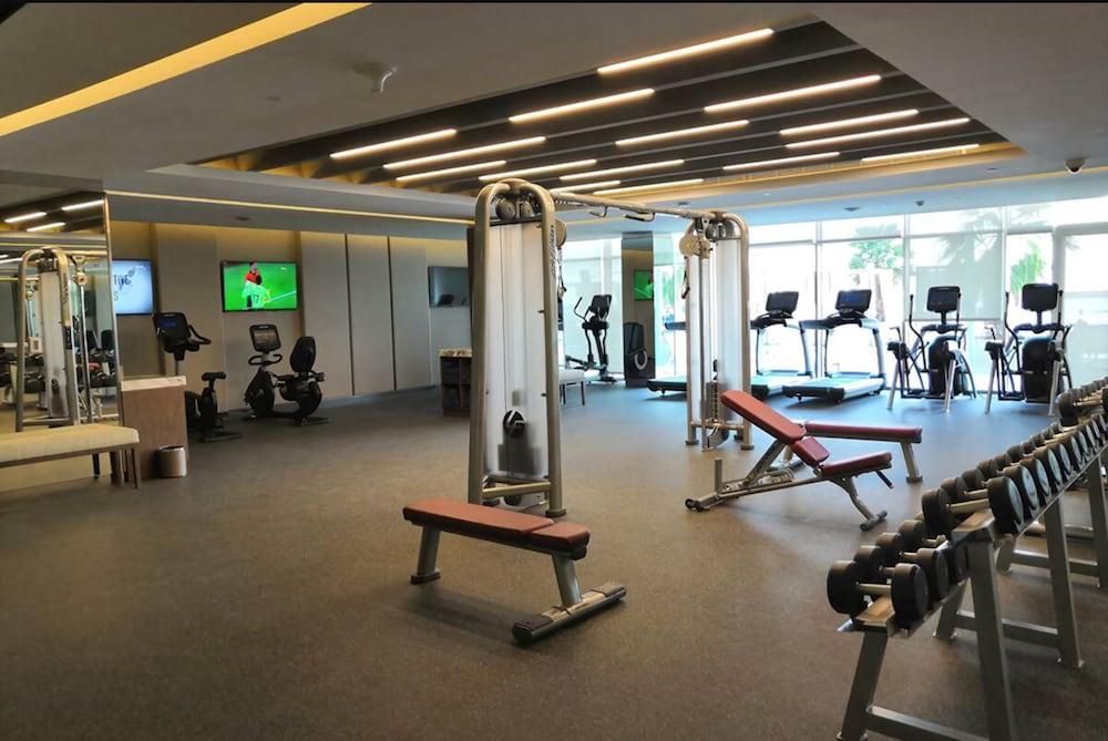 Royal M Hotel Abu Dhabi By Gewan Bagian luar foto The gym at the hotel
