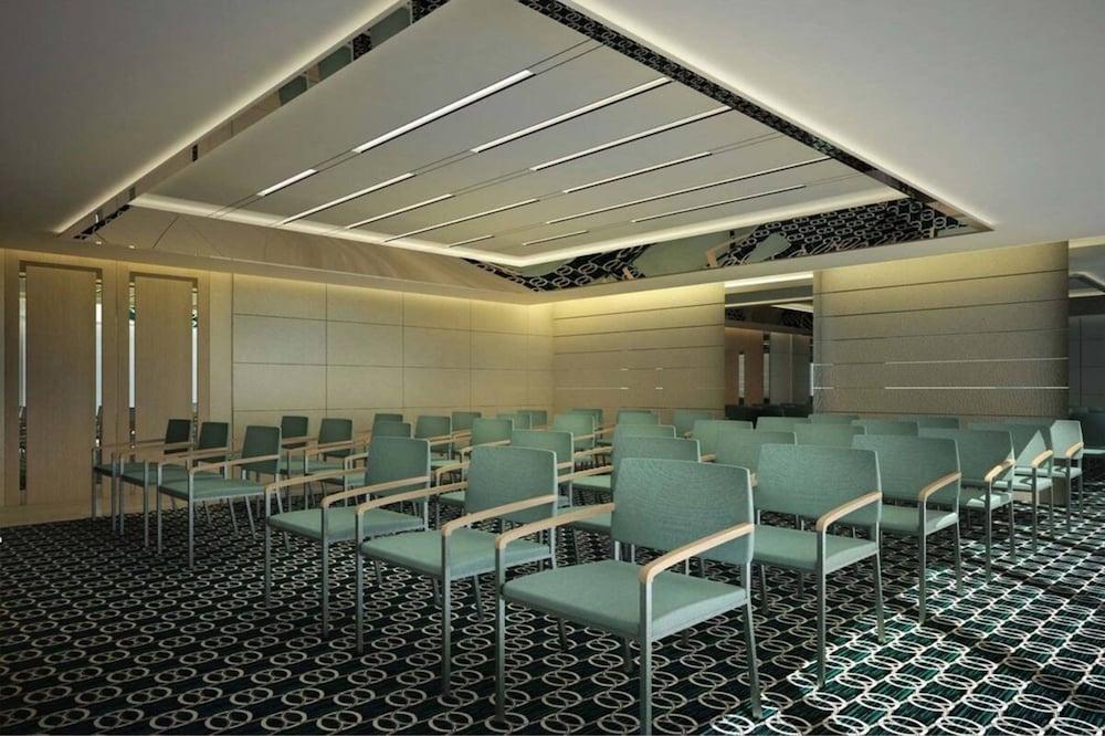 Royal M Hotel Abu Dhabi By Gewan Bagian luar foto The interior of the meeting room