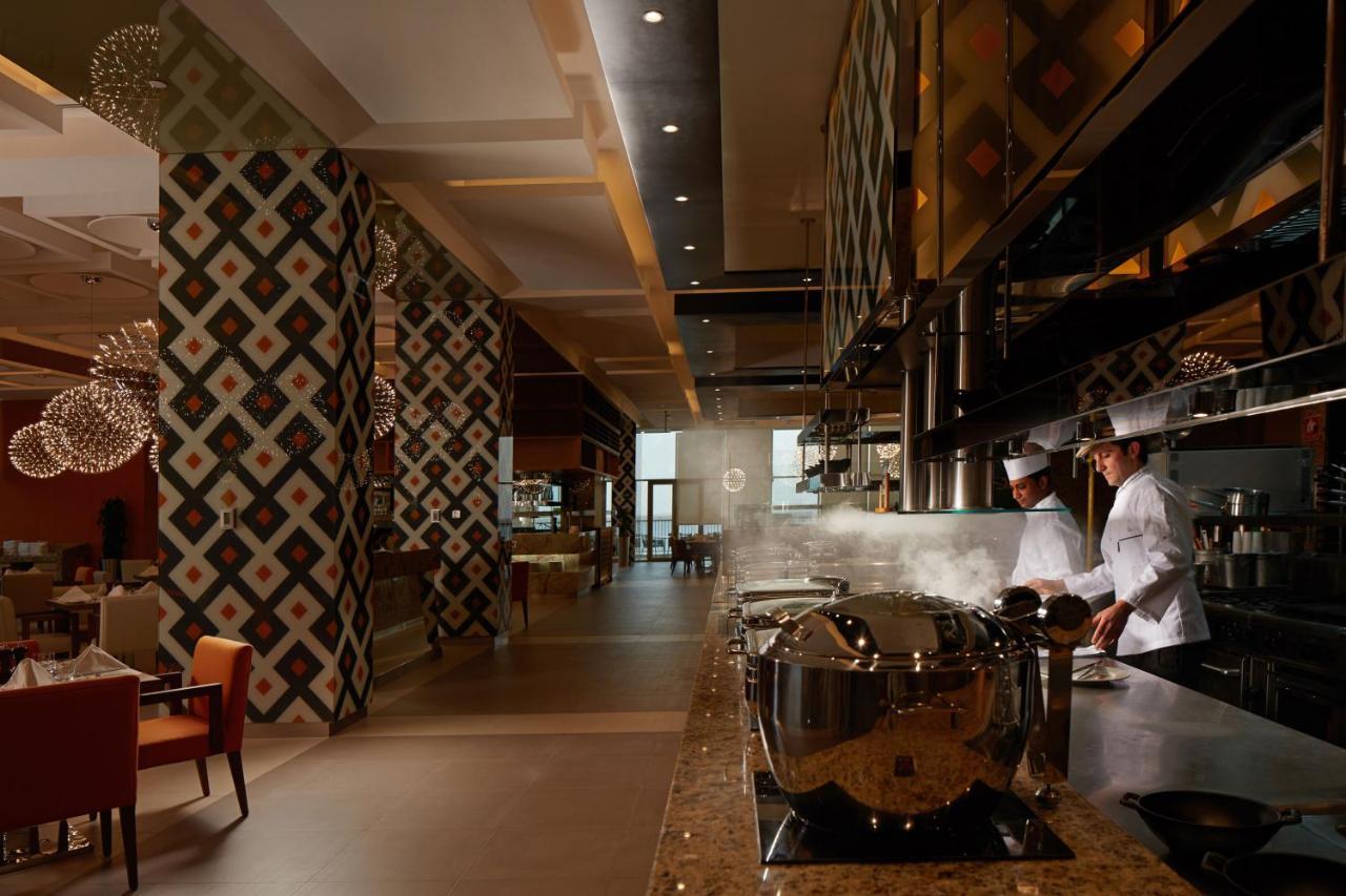 Royal M Hotel Abu Dhabi By Gewan Bagian luar foto The kitchen at the restaurant