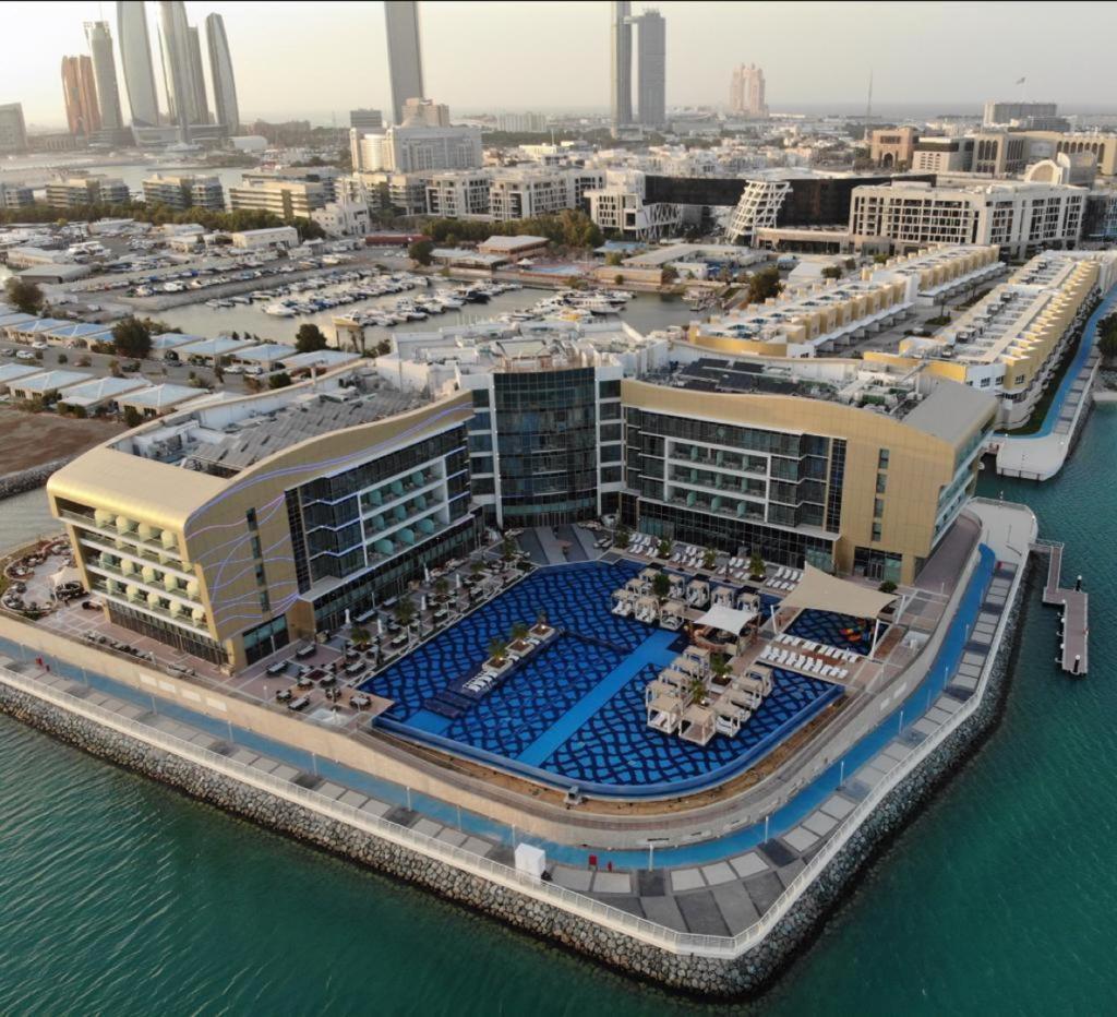 Royal M Hotel Abu Dhabi By Gewan Bagian luar foto Aerial view of the hotel